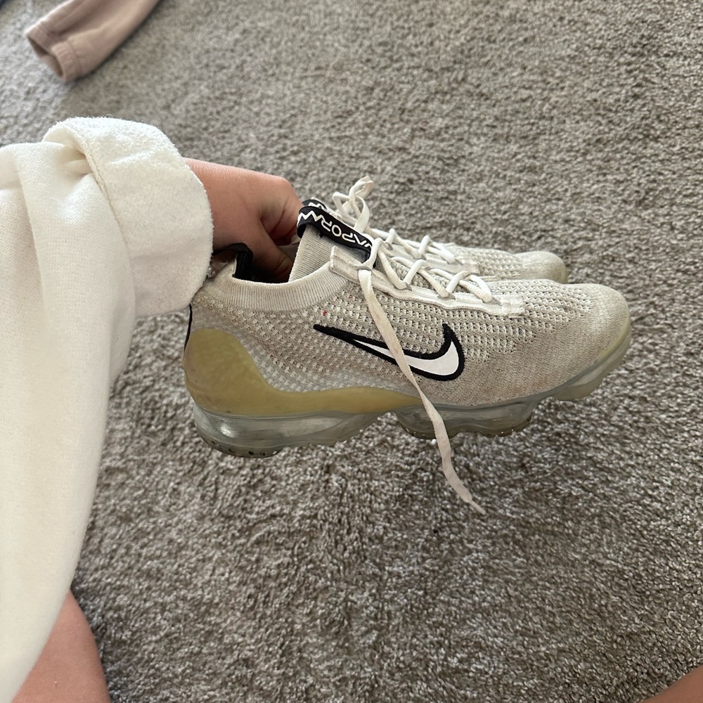 Nike White and Black Sneakers - Picture 2 of 2